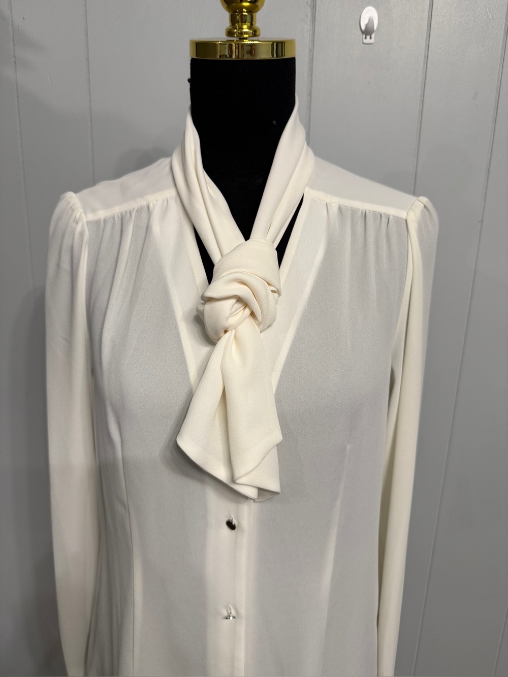 #19) NWT Tahari Cream Long-Sleeve Button Cuff Blouse - Picture 6 of 9